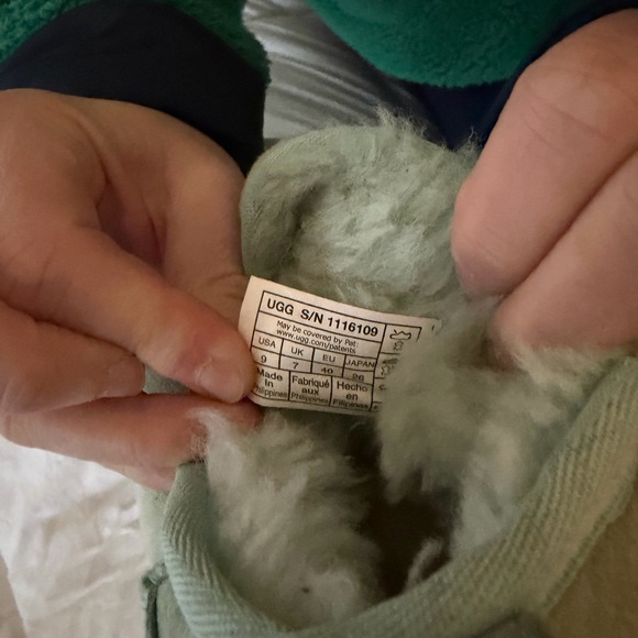 Women’s Mini Ugg Boots - Picture 5 of 5